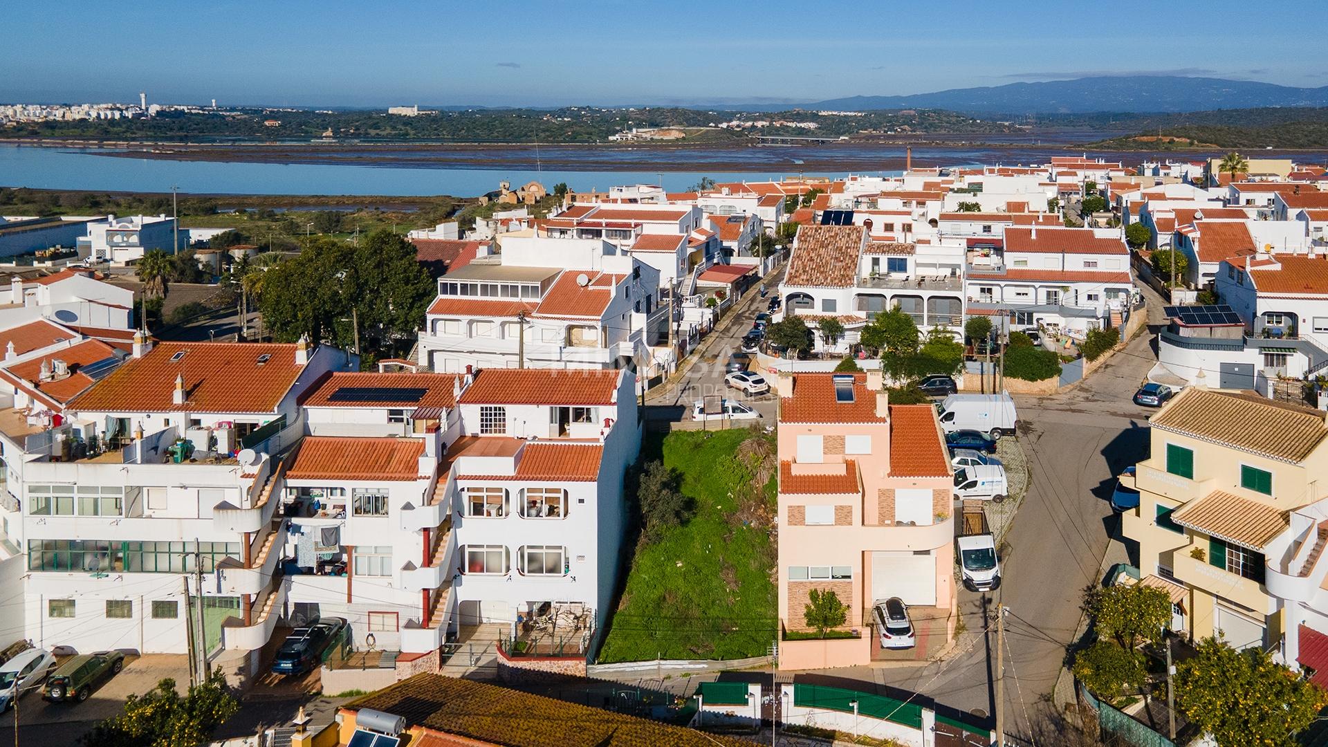 Lote para construção de moradia em Mexilhoeira da Carregação.