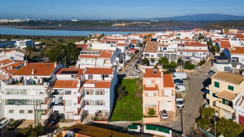 Lote para construção de moradia em Mexilhoeira da Carregação.