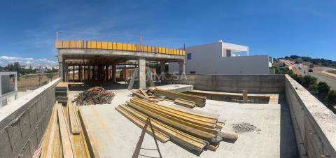 Moradia T4 em construção perto da Praia de Porto de Mós - personalize a sua casa de sonho!