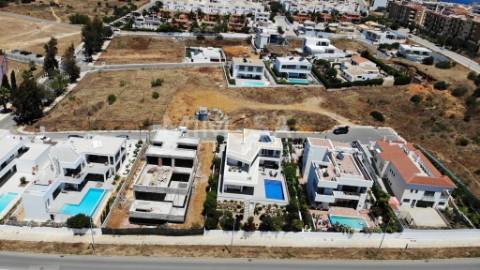 Moradia T4 em construção perto da Praia de Porto de Mós - personalize a sua casa de sonho!