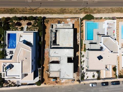 Moradia T4 em construção perto da Praia de Porto de Mós - personalize a sua casa de sonho!