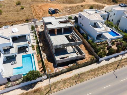 Moradia T4 em construção perto da Praia de Porto de Mós - personalize a sua casa de sonho!