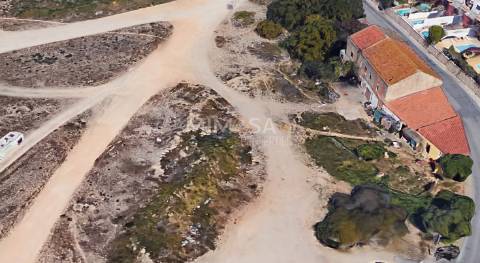Edifícios para reabilitar junto ao rio Arade,  Ferragudo, Lagoa