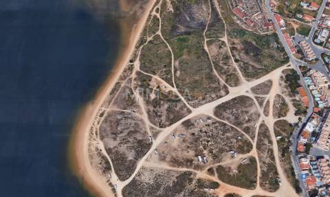 Edifícios para reabilitar junto ao rio Arade,  Ferragudo, Lagoa