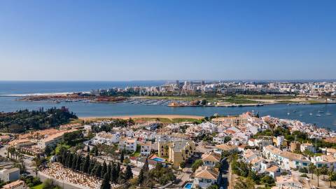 Oportunidade de Reabilitação de Moradia com (ARU) em Ferragudo