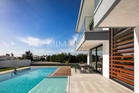 Moradia T3+1 com Piscina em Ferragudo, Algarve - Próxima ao Golfe