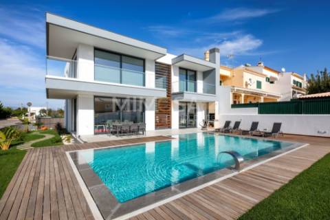 Moradia T3+1 com Piscina em Ferragudo, Algarve - Próxima ao Golfe