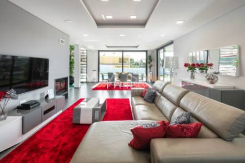 Moradia T3+1 com Piscina em Ferragudo, Algarve - Próxima ao Golfe