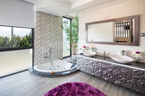 Moradia T3+1 com Piscina em Ferragudo, Algarve - Próxima ao Golfe