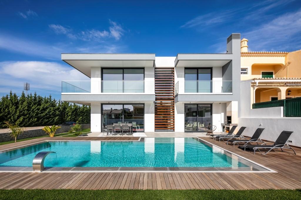 Moradia T3+1 com Piscina em Ferragudo, Algarve - Próxima ao Golfe