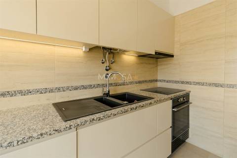 T2 Renovado com Varandas e Garagem em Lagos