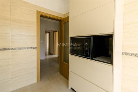 T2 Renovado com Varandas e Garagem em Lagos