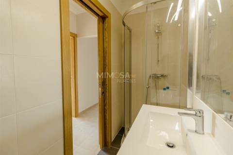 T2 Renovado com Varandas e Garagem em Lagos