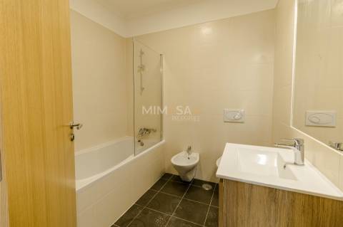 T2 Renovado com Varandas e Garagem em Lagos