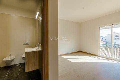 T2 Renovado com Varandas e Garagem em Lagos