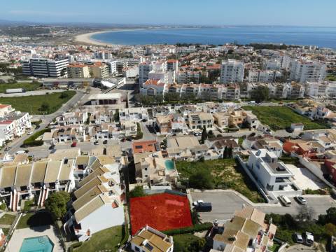 Terreno urbano virado a sul na Torraltinha, Lagos