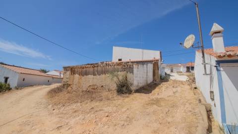 Ruina com Projeto Aprovado e Vista Panorâmica sobre Aljezur