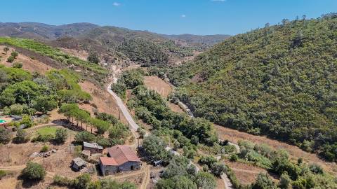 Ruina com Projeto Aprovado e Vista Panorâmica sobre Aljezur