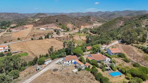 Ruina com Projeto Aprovado e Vista Panorâmica sobre Aljezur