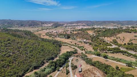 Ruina com Projeto Aprovado e Vista Panorâmica sobre Aljezur