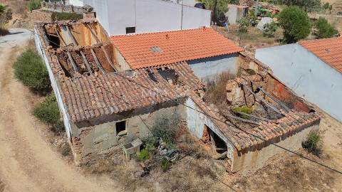 Ruina com Projeto Aprovado e Vista Panorâmica sobre Aljezur
