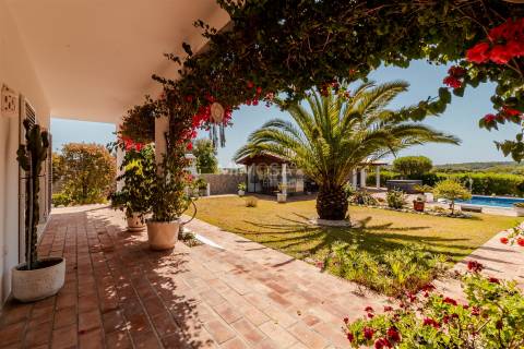 Moradia T3+1 com piscina, garagem, 3,6 ha de terreno - Bensafrim