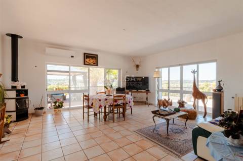 Moradia T3+1 com piscina, garagem, 3,6 ha de terreno - Bensafrim