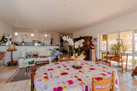 Moradia T3+1 com piscina, garagem, 3,6 ha de terreno - Bensafrim