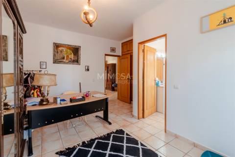 Moradia T3+1 com piscina, garagem, 3,6 ha de terreno - Bensafrim