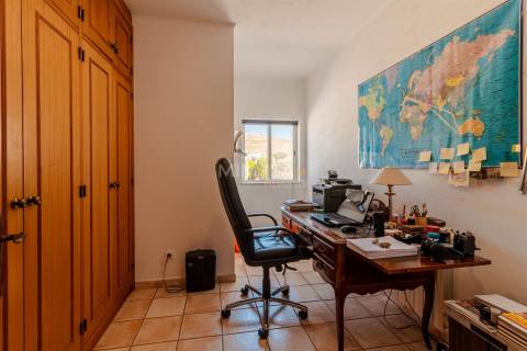 Moradia T3+1 com piscina, garagem, 3,6 ha de terreno - Bensafrim