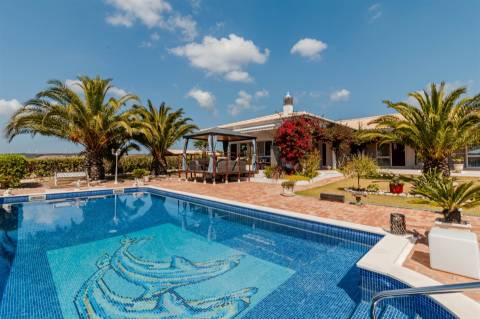 Moradia T3+1 com piscina, garagem, 3,6 ha de terreno - Bensafrim