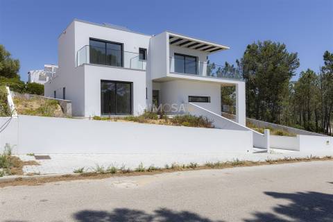 Luxuosa Moradia Independente com Piscina no Espartal – Aljezur