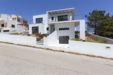 Luxuosa Moradia Independente com Piscina no Espartal – Aljezur