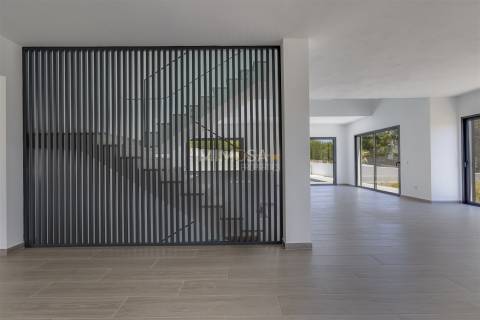 Luxuosa Moradia Independente com Piscina no Espartal – Aljezur