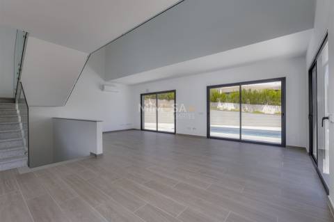 Luxuosa Moradia Independente com Piscina no Espartal – Aljezur