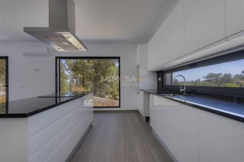 Luxuosa Moradia Independente com Piscina no Espartal – Aljezur