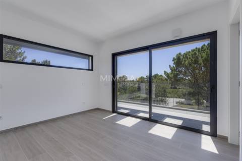 Luxuosa Moradia Independente com Piscina no Espartal – Aljezur