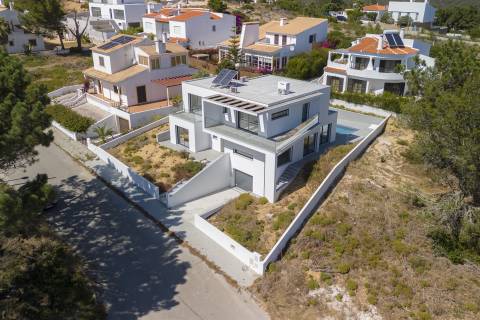 Luxuosa Moradia Independente com Piscina no Espartal – Aljezur