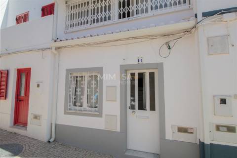 Moradia T2 no Centro de Lagos, 2min da Praia