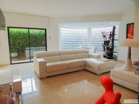 Bonita moradia T4 com piscina, jardim e a garagem, Centro de Lagos