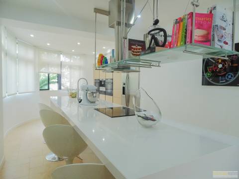 Bonita moradia T4 com piscina, jardim e a garagem, Centro de Lagos