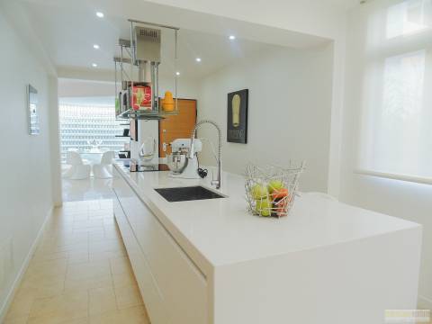 Bonita moradia T4 com piscina, jardim e a garagem, Centro de Lagos