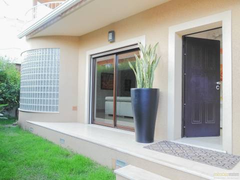 Bonita moradia T4 com piscina, jardim e a garagem, Centro de Lagos