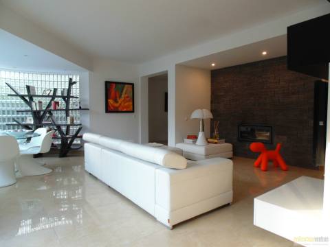 Bonita moradia T4 com piscina, jardim e a garagem, Centro de Lagos