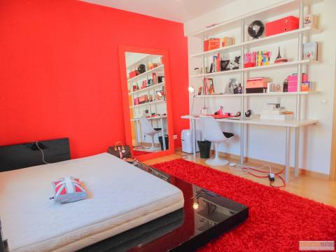 Bonita moradia T4 com piscina, jardim e a garagem, Centro de Lagos