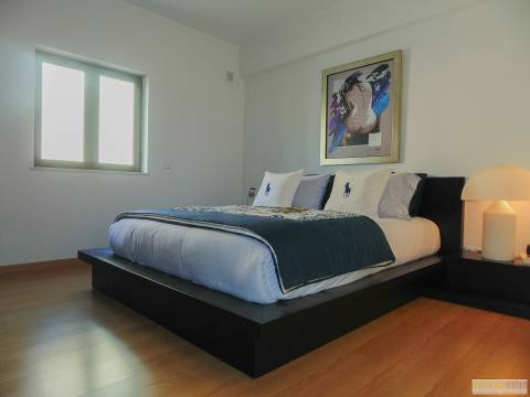 Bonita moradia T4 com piscina, jardim e a garagem, Centro de Lagos