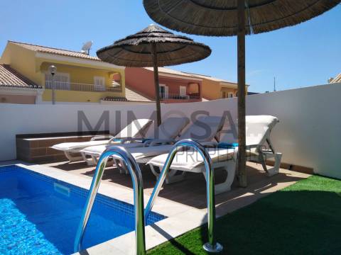 Moradia moderna t3 com piscina e perto da praia em Burgau, Lagos
