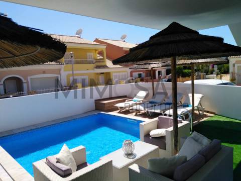 Moradia moderna t3 com piscina e perto da praia em Burgau, Lagos