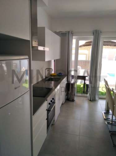 Moradia moderna t3 com piscina e perto da praia em Burgau, Lagos