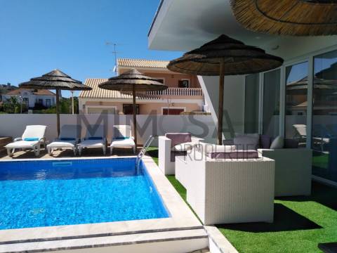 Moradia moderna t3 com piscina e perto da praia em Burgau, Lagos